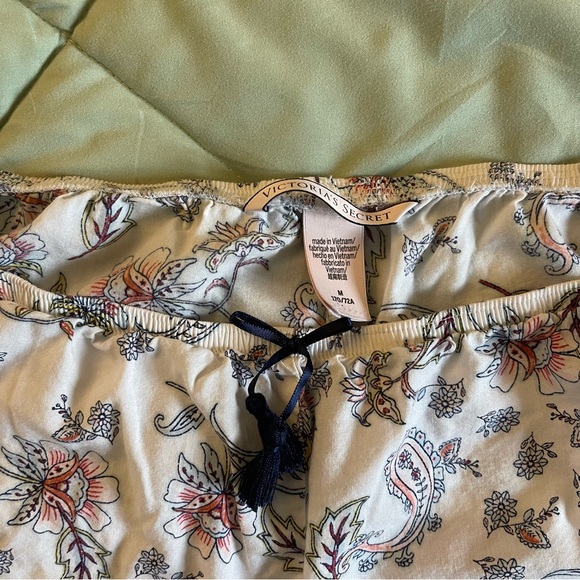Victorias Secret Sleep Shorts Size Medium - Picture 2 of 3